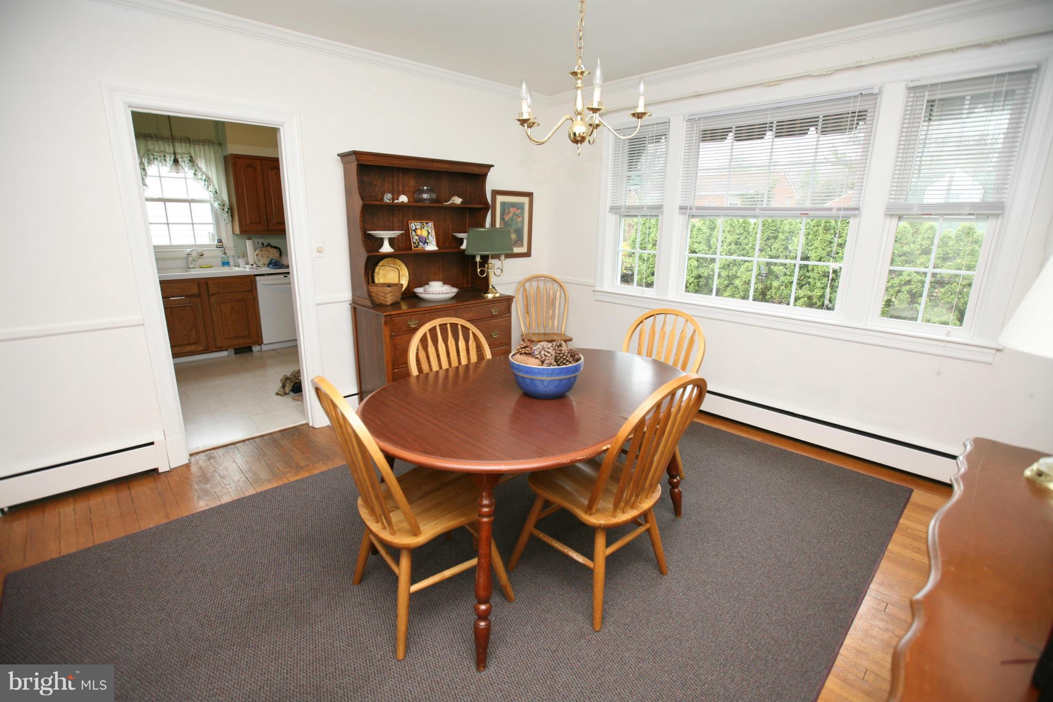 32 Dunvegan Road Catonsville, MD 21228 - Photo 7 of 24 Living Room