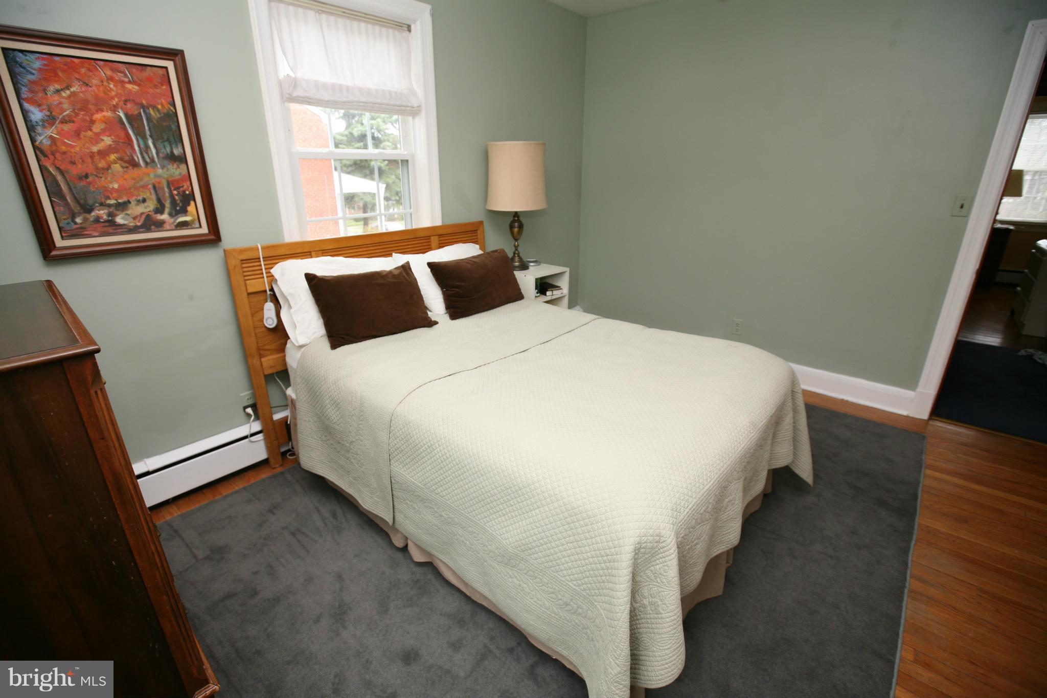 32 Dunvegan Road Catonsville, MD 21228 - Photo 10 of 24 Bedroom - Main Floor