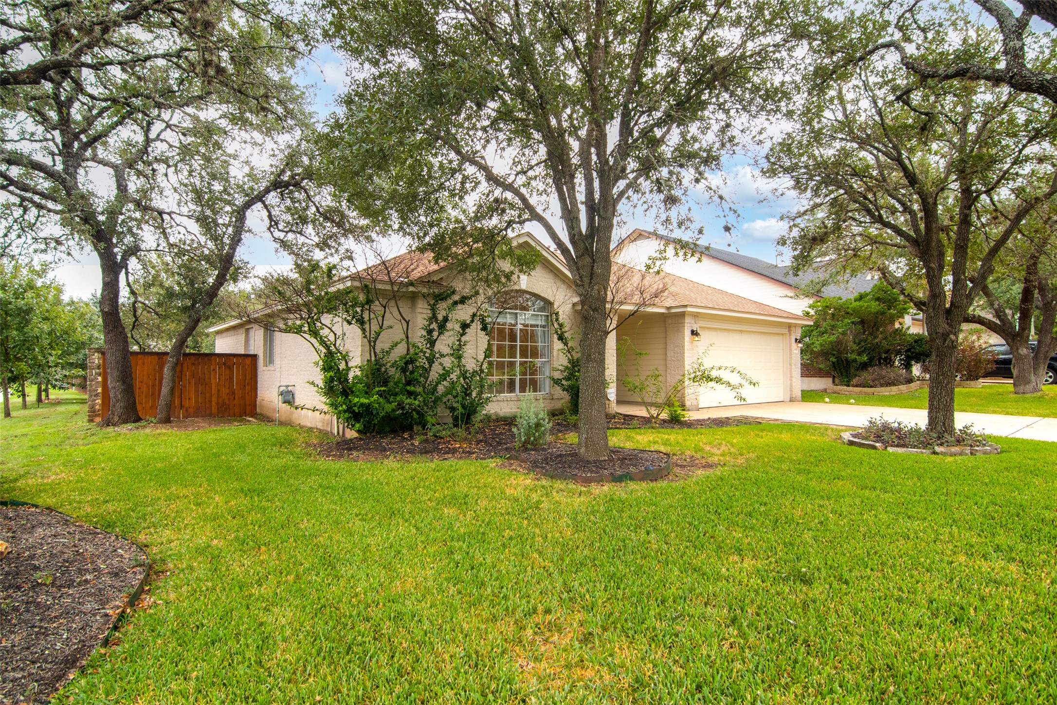 8901 Copano Drive Austin, TX 78749 - Photo 2 of 29