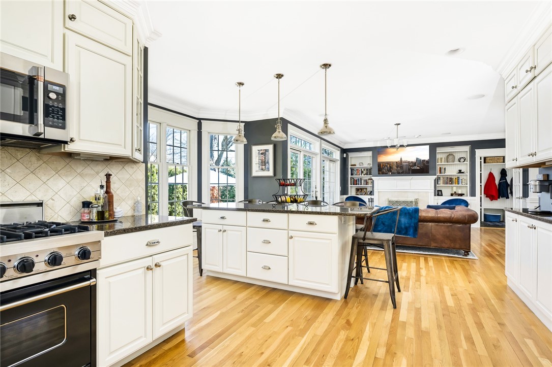 78 Alfred Drowne Road Barrington, RI 02806 - Photo 6 of 31 Gallery Image 6