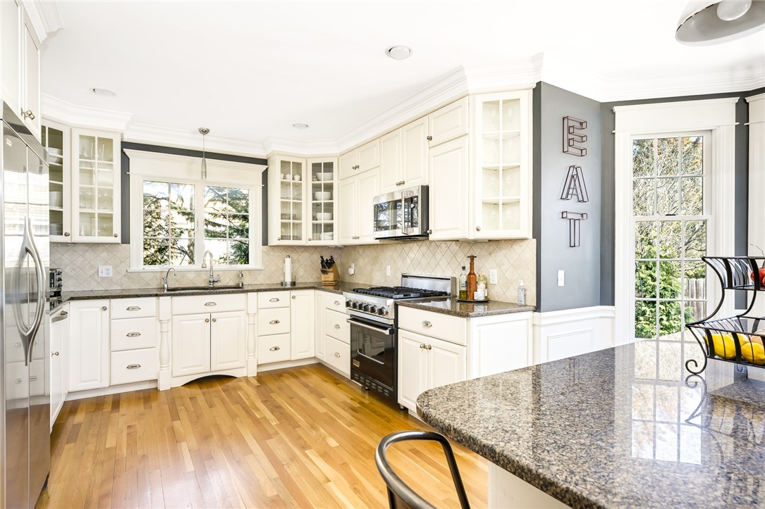 78 Alfred Drowne Road Barrington, RI 02806 - Photo 7 of 31 Gallery Image 7