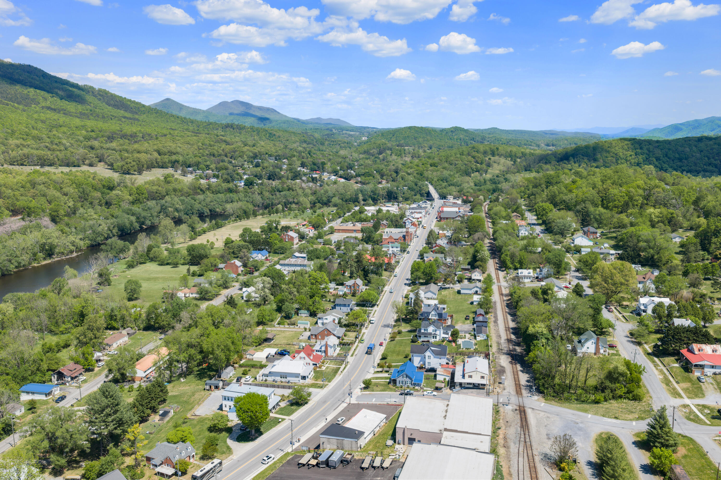 19391 Main Street Buchanan, VA 24066 - Photo 6 of 34 a view of a city