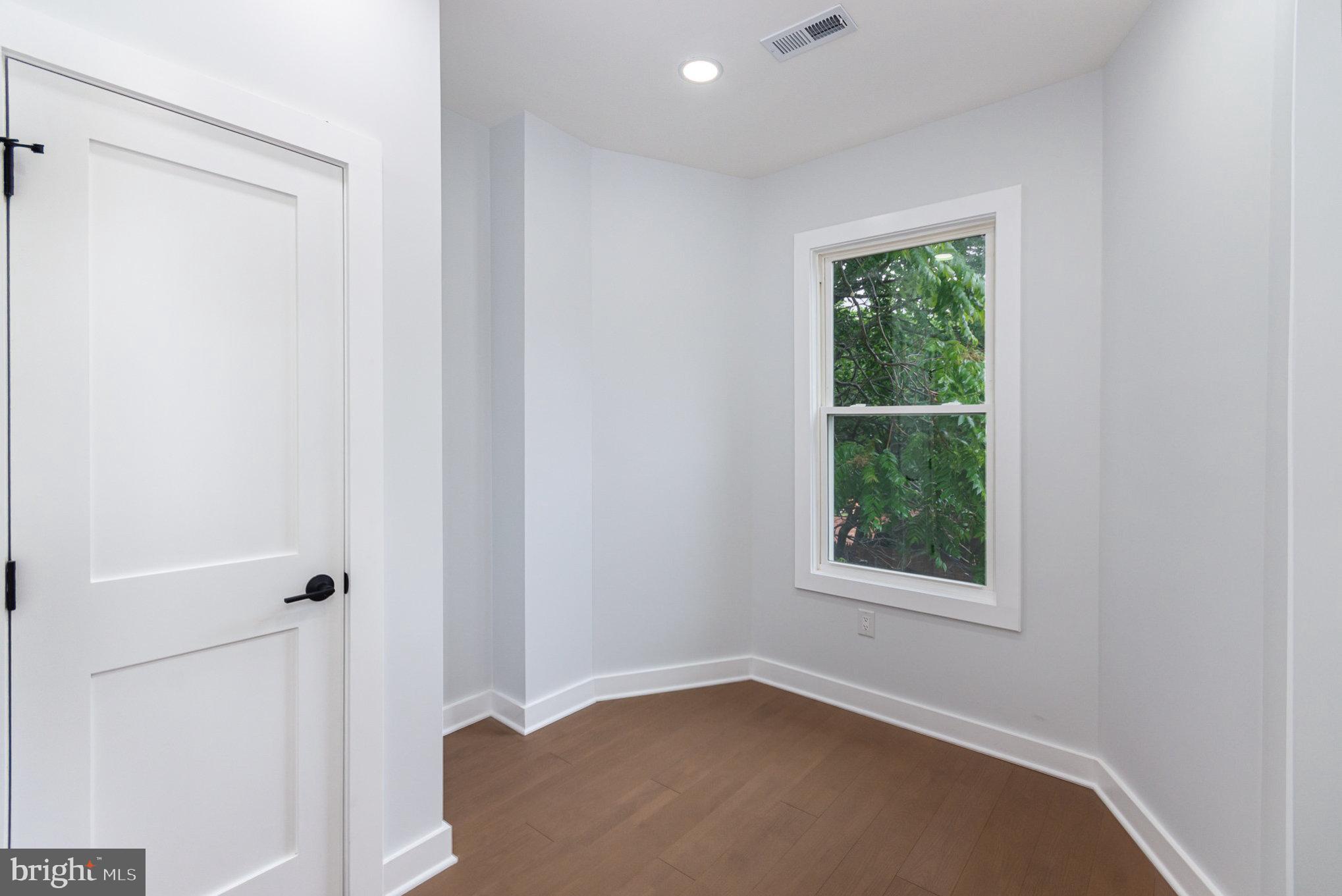 407 16th Street Southeast, Unit 407 Washington, DC 20003 - Photo 12 of 33