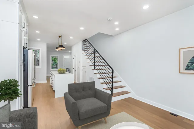 $5,472 | 407 16th Street Southeast, Unit 407, Washington, DC 20003