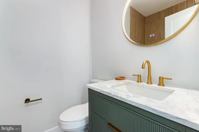 $5,472 | 407 16th Street Southeast, Unit 407, Washington, DC 20003