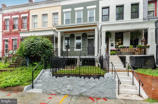 $5,472 | 407 16th Street Southeast, Unit 407, Washington, DC 20003