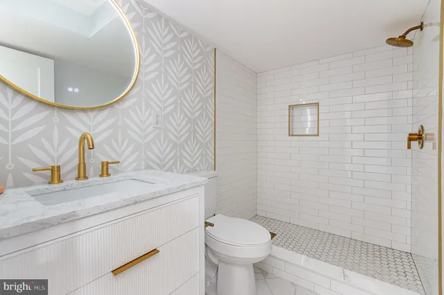 $5,472 | 407 16th Street Southeast, Unit 407, Washington, DC 20003