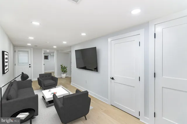 $5,472 | 407 16th Street Southeast, Unit 407, Washington, DC 20003