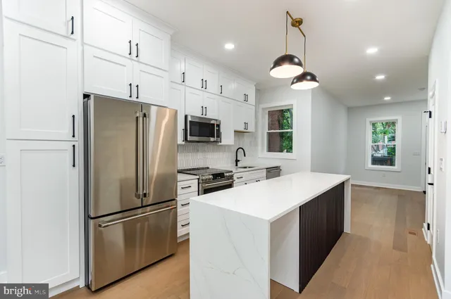 $5,472 | 407 16th Street Southeast, Unit 407, Washington, DC 20003