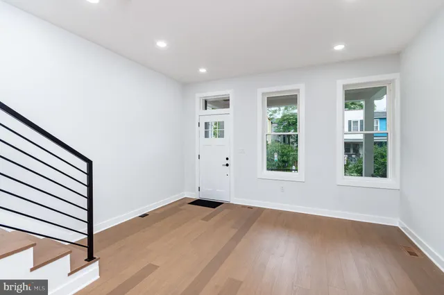 $5,472 | 407 16th Street Southeast, Unit 407, Washington, DC 20003