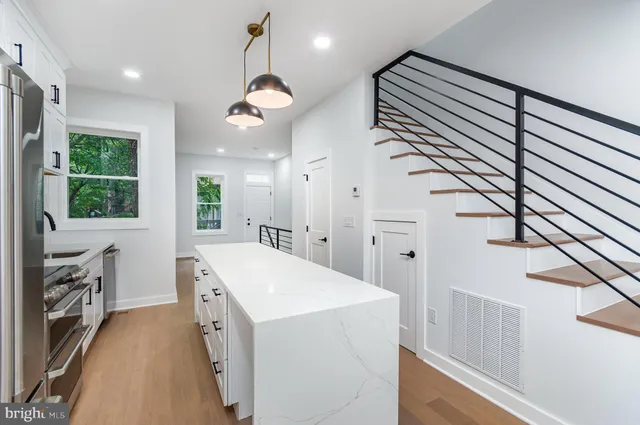 $5,472 | 407 16th Street Southeast, Unit 407, Washington, DC 20003