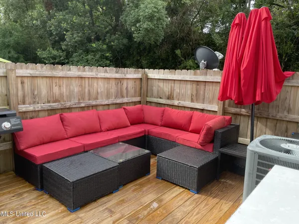 $2,100 | 1276 Century Oaks Drive, Unit B, Gulfport, MS 39507