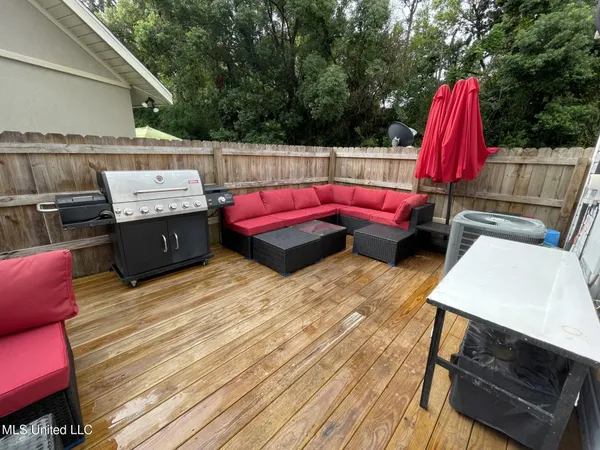 $2,100 | 1276 Century Oaks Drive, Unit B, Gulfport, MS 39507