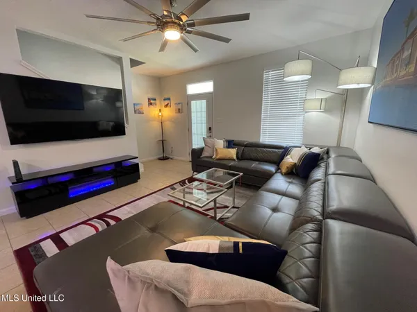 $2,100 | 1276 Century Oaks Drive, Unit B, Gulfport, MS 39507