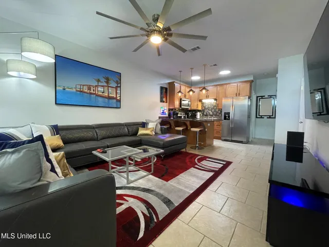 $2,100 | 1276 Century Oaks Drive, Unit B, Gulfport, MS 39507