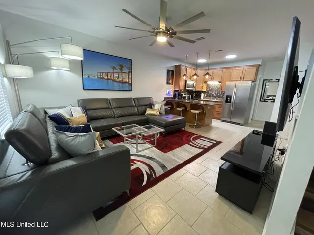 $2,100 | 1276 Century Oaks Drive, Unit B, Gulfport, MS 39507