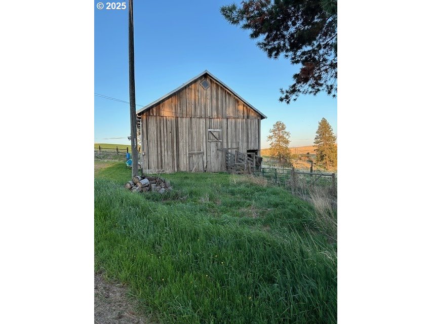 21 B Howard Road Palouse, WA 99161 - Photo 4 of 12 a view of backyard with large tree and wooden fence