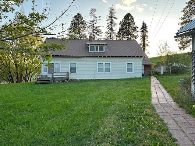 21 B Howard Road Palouse, WA 99161 - Photo 6 of 12 a view of a house with a yard