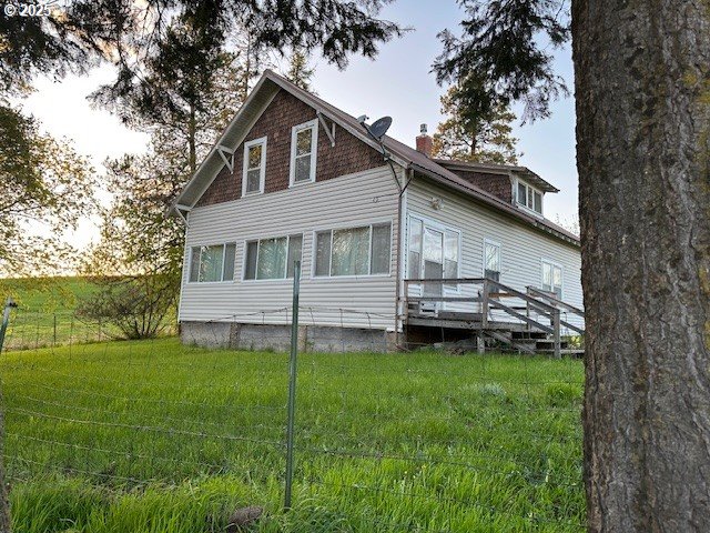 21 B Howard Road Palouse, WA 99161 - Photo 9 of 12 a house that is sitting in the grass