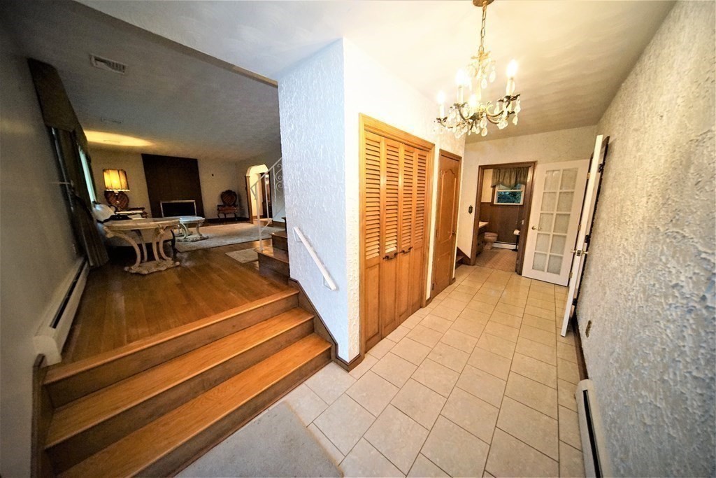 87 Mayflower Road Braintree, MA 02184 - Photo 4 of 28 Gallery Image 4