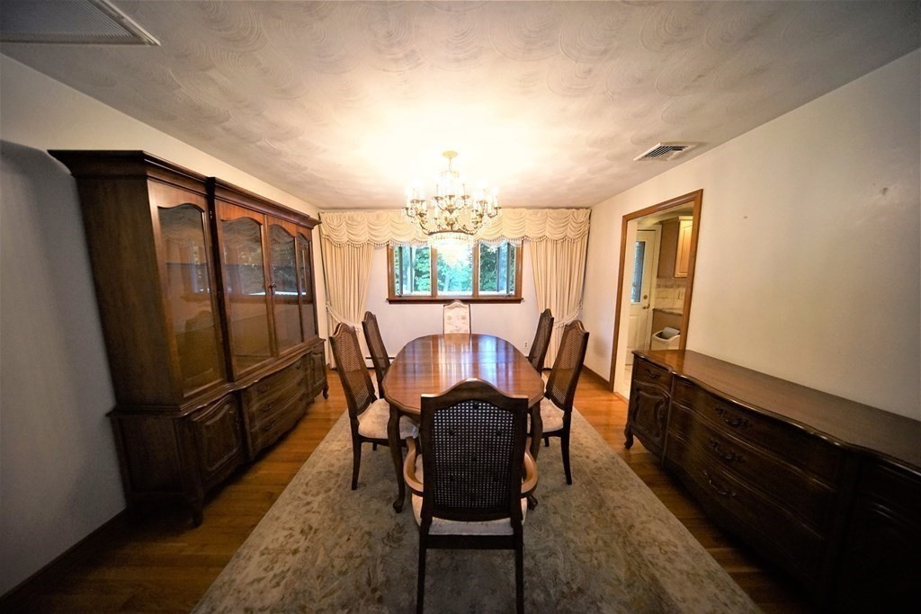 87 Mayflower Road Braintree, MA 02184 - Photo 8 of 28 Gallery Image 8