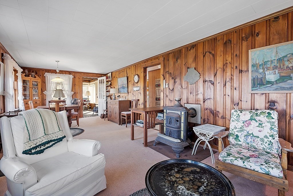 37 Coggeshall Road Gloucester, MA 01930 - Photo 5 of 37 Gallery Image 5