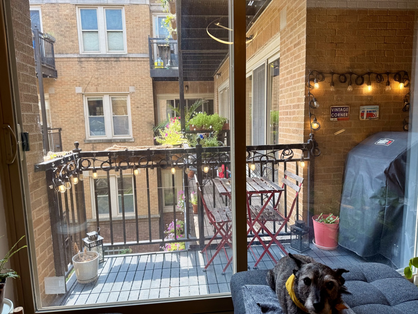 4720 North Beacon Street, Unit 2N Chicago, IL 60640 - Photo 11 of 26 a view of a building with sitting area