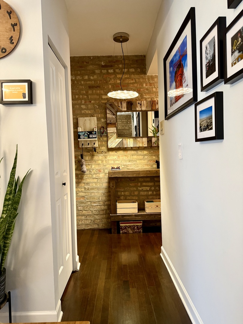 4720 North Beacon Street, Unit 2N Chicago, IL 60640 - Photo 13 of 26 a view of a living room