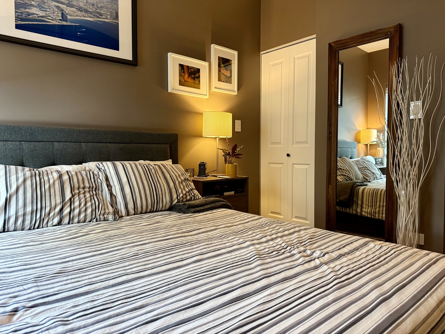 4720 North Beacon Street, Unit 2N Chicago, IL 60640 - Photo 18 of 26 a bedroom with a bed and a painting on the wall