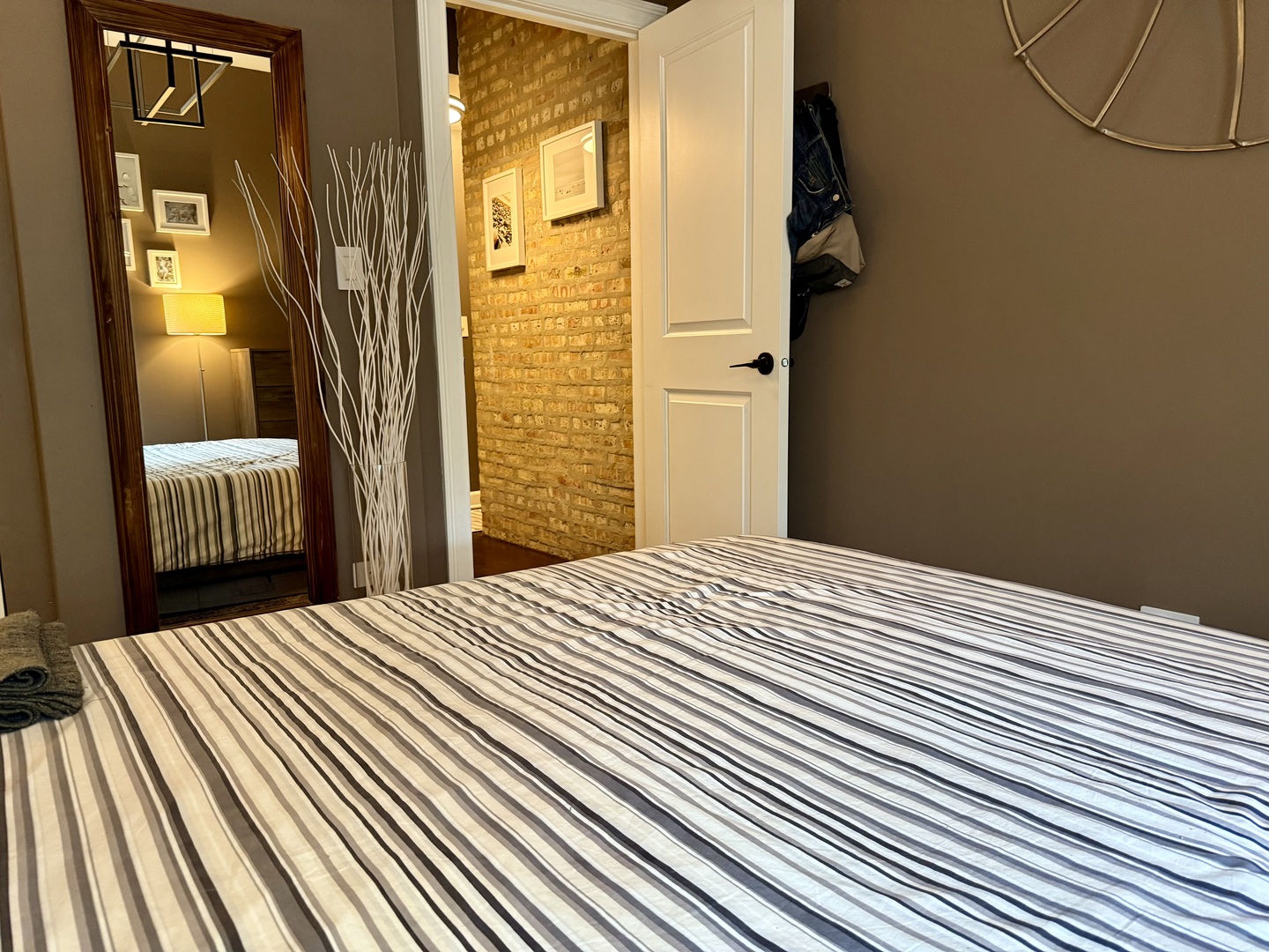 4720 North Beacon Street, Unit 2N Chicago, IL 60640 - Photo 19 of 26 a view of a bedroom
