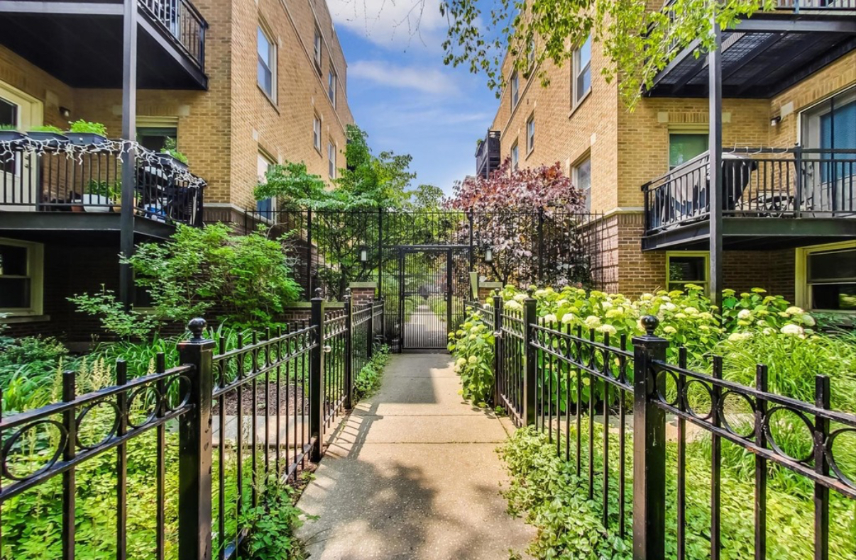 4720 North Beacon Street, Unit 2N Chicago, IL 60640 - Photo 2 of 26 a house view with a garden space