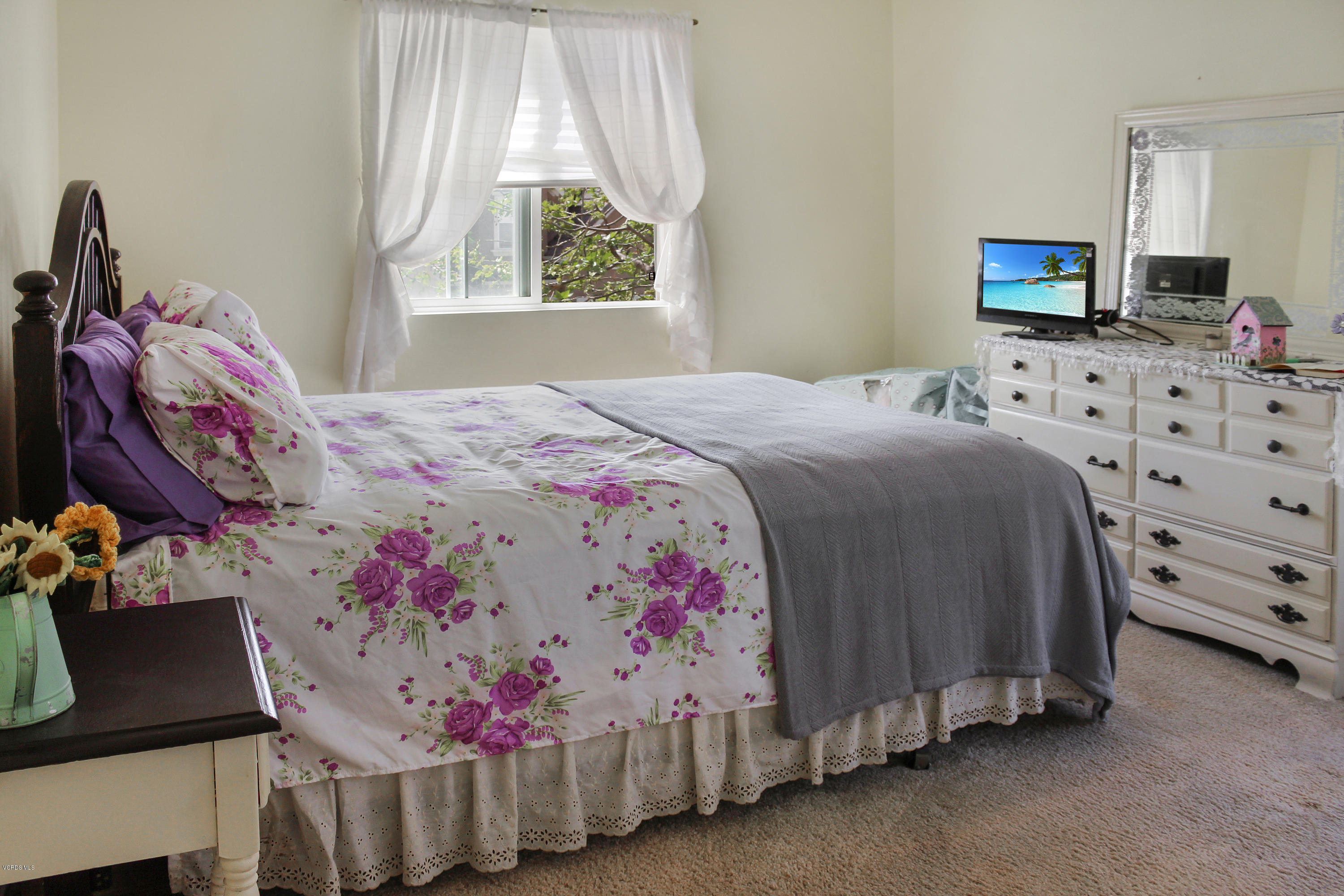 407 Field Street Oxnard, CA 93033 - Photo 8 of 15 a bedroom with a bed and a dresser