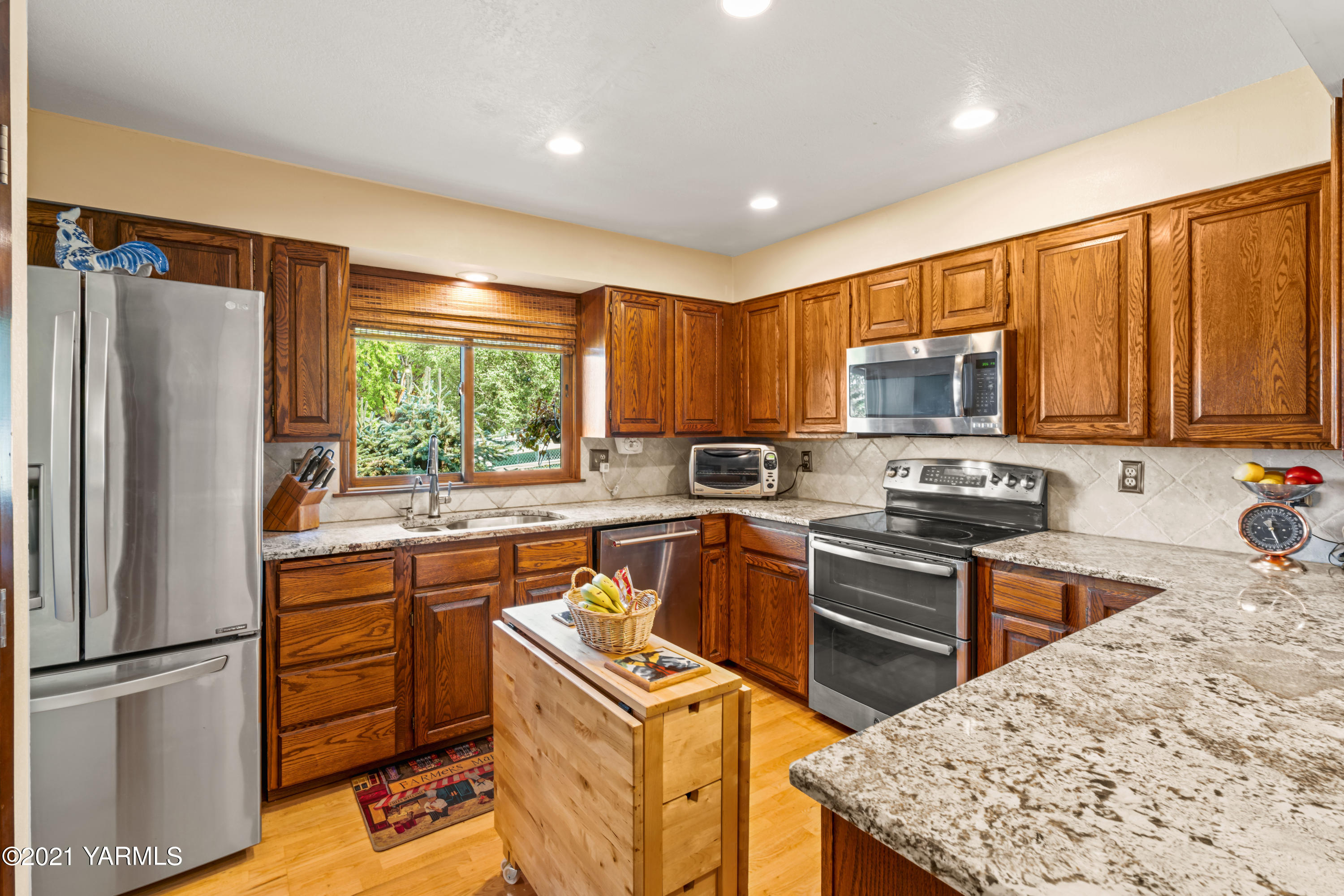 10906 Zier Road Yakima, WA 98908 - Photo 14 of 43 a kitchen with stainless steel appliances granite countertop a refrigerator stove microwave and sink