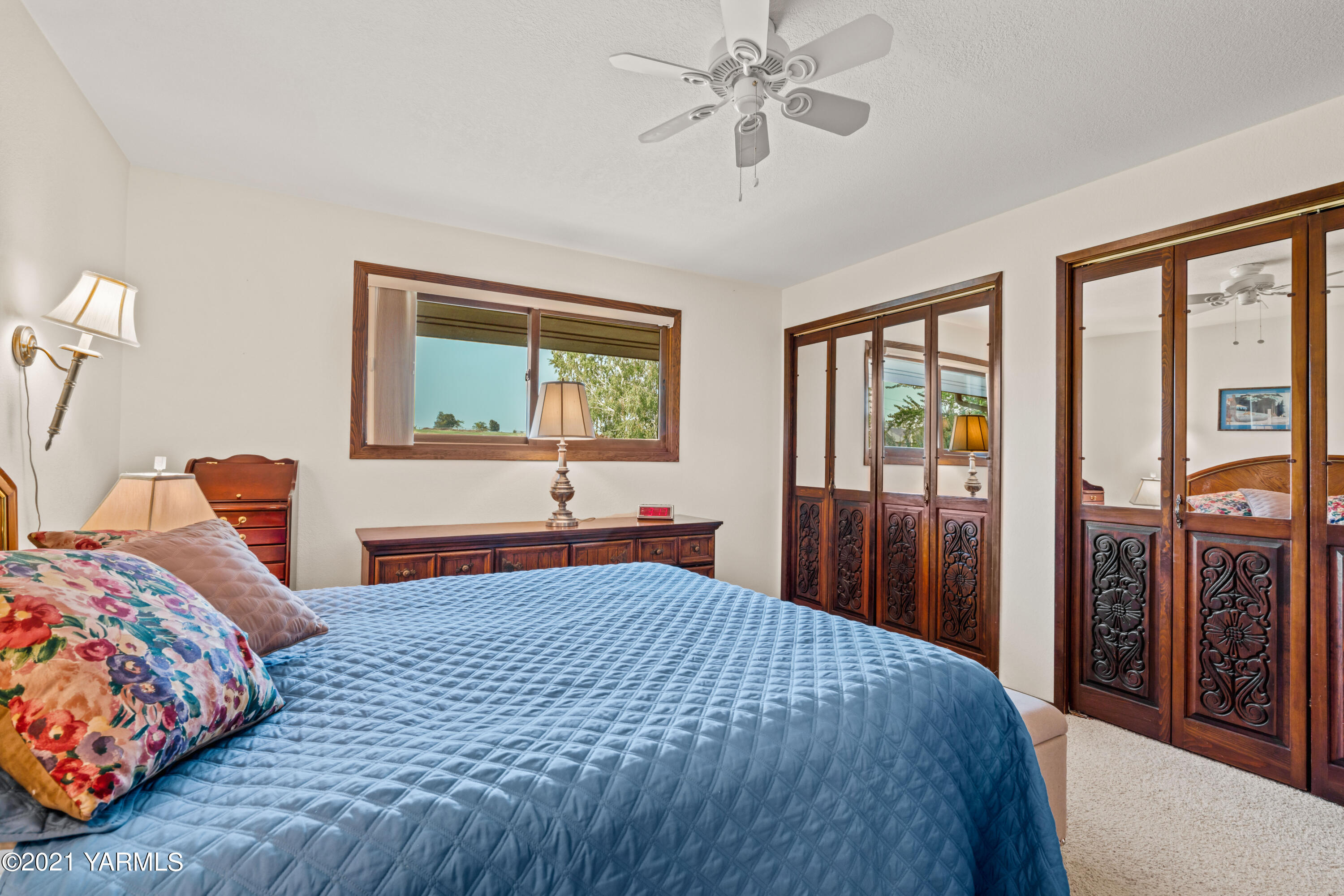 10906 Zier Road Yakima, WA 98908 - Photo 18 of 43 a bedroom with a large bed and a chandelier