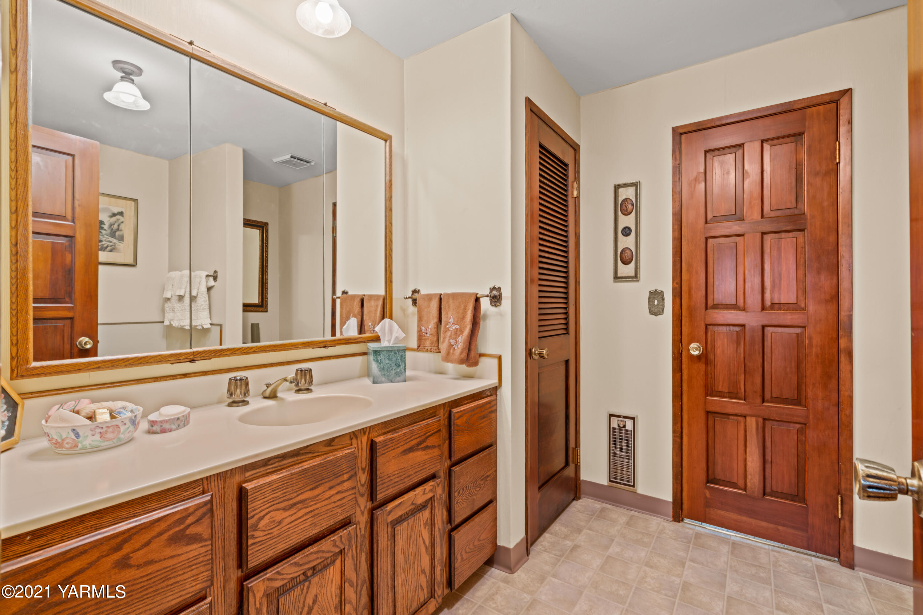 10906 Zier Road Yakima, WA 98908 - Photo 25 of 43 a bathroom with a sink and a mirror