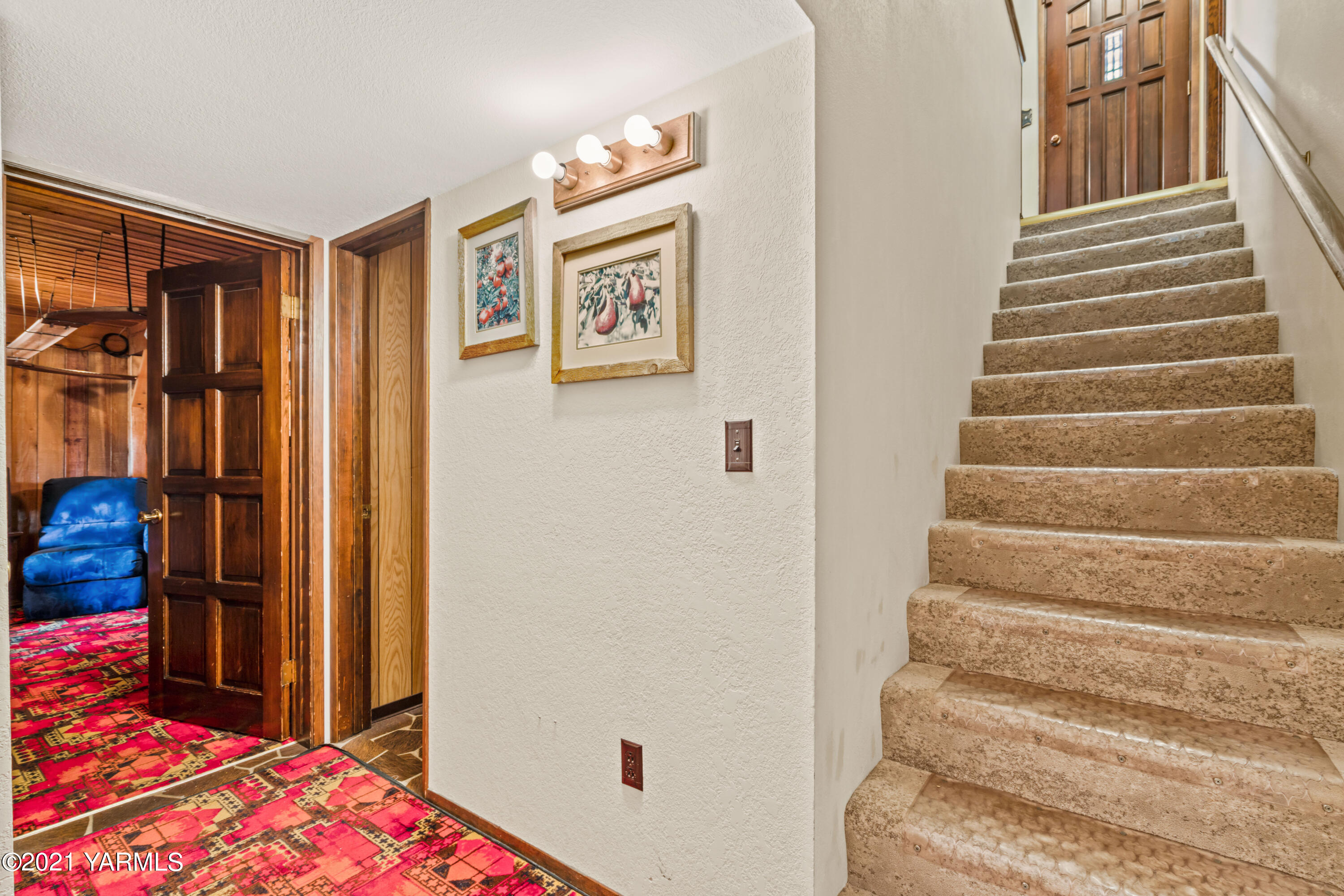 10906 Zier Road Yakima, WA 98908 - Photo 27 of 43 a view of a bedroom with wooden floor and closet