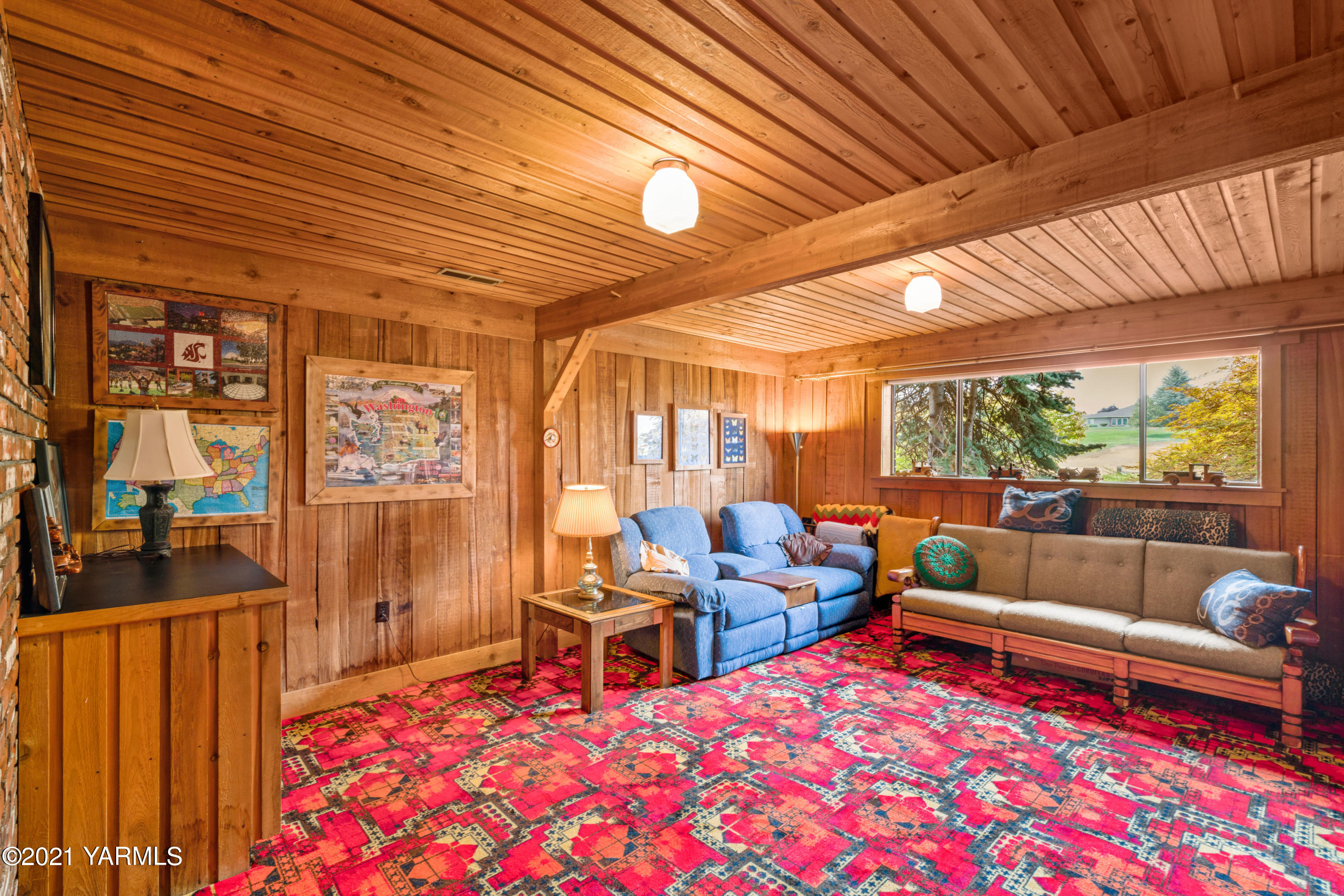 10906 Zier Road Yakima, WA 98908 - Photo 29 of 43 a living room with furniture a rug and a table