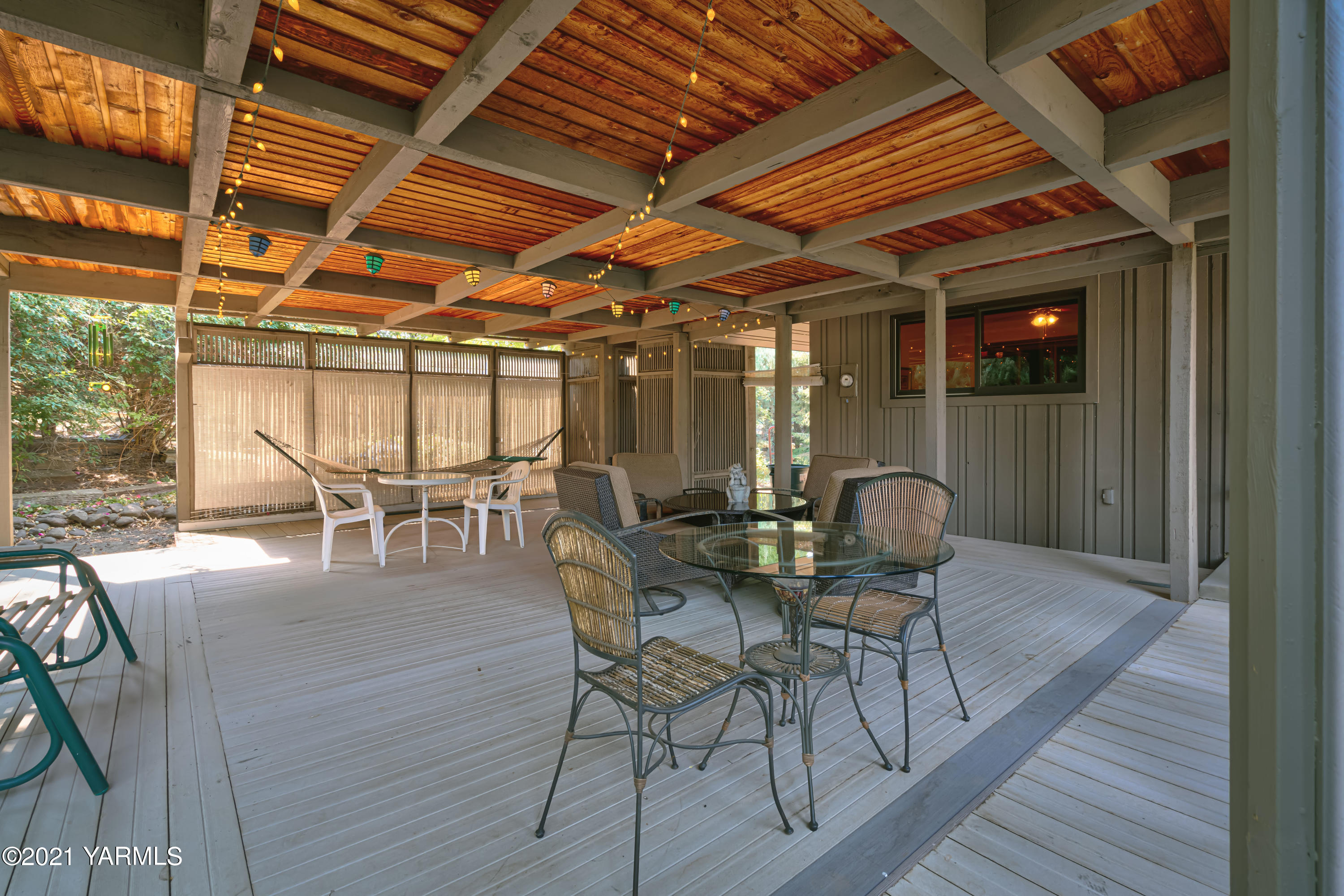10906 Zier Road Yakima, WA 98908 - Photo 6 of 43 a patio with table and chairs