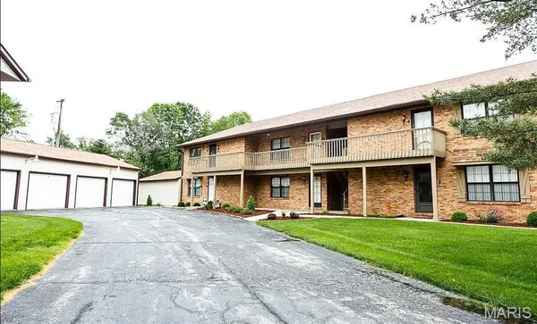 $1,325 | 222 Shoreline Drive, Unit 5, O'Fallon, IL 62269