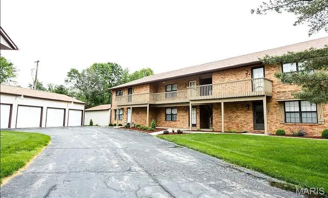 $1,395 | 222 Shoreline Drive, Unit 5, O'Fallon, IL 62269