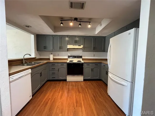 $1,325 | 222 Shoreline Drive, Unit 5, O'Fallon, IL 62269