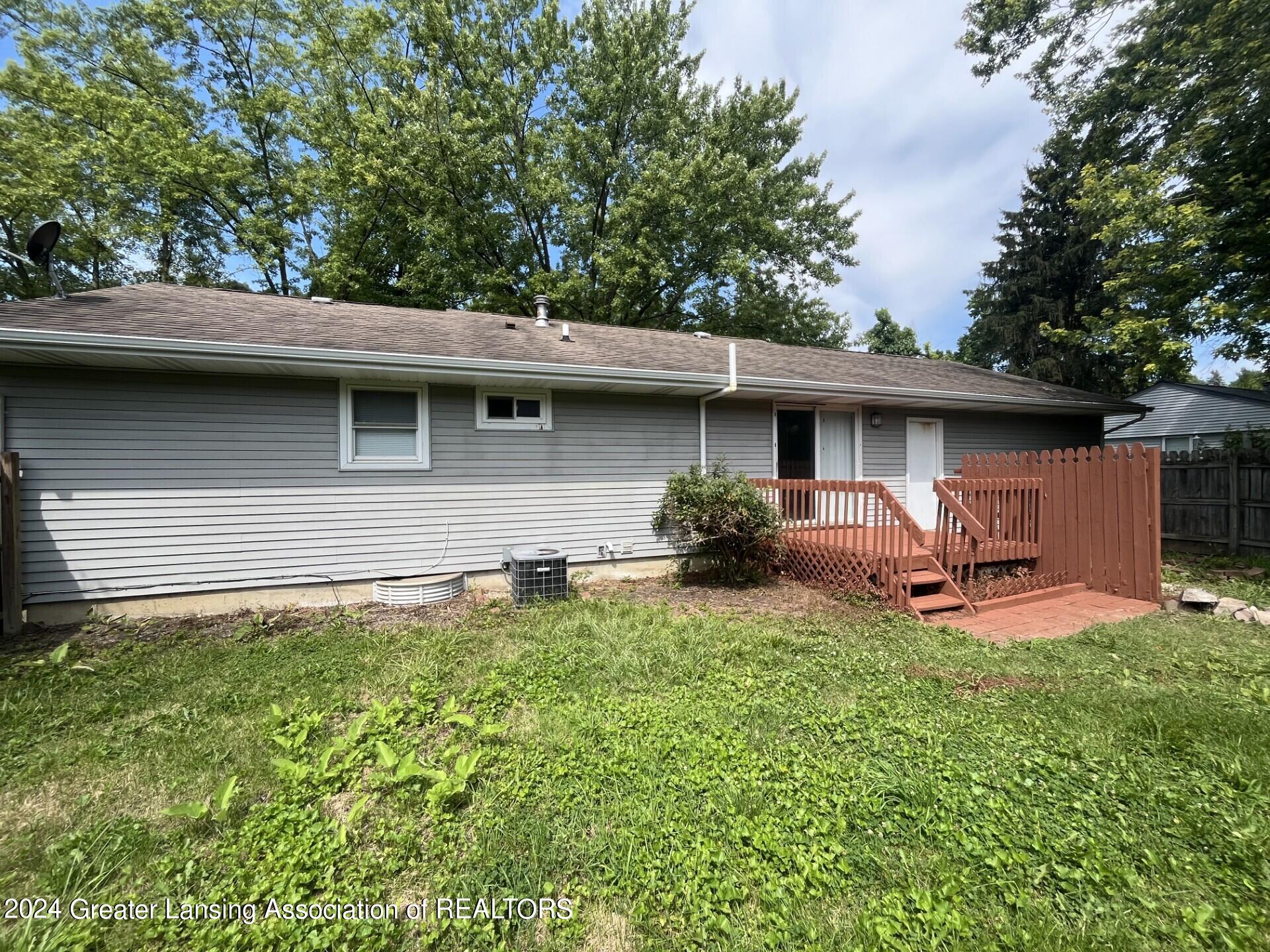 3227 Sunderland Road Lansing, MI 48911 - Photo 3 of 17 Rear