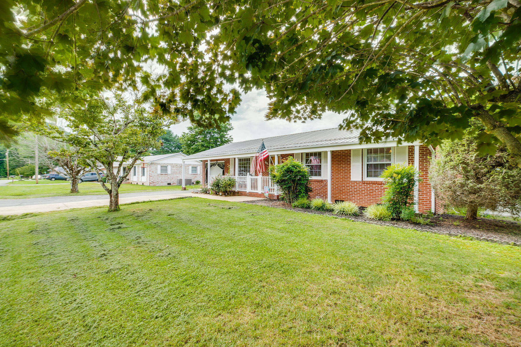 169 Price Road Elizabethton, TN 37643 - Photo 3 of 37 003