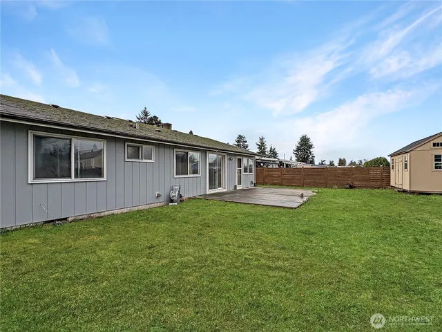 a view of a house with a backyard
