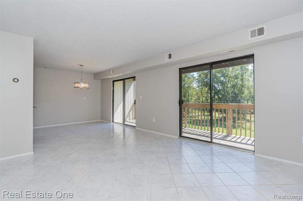 1677 Riverside Drive, Unit 16 Rochester Hills, MI 48309 - Photo 8 of 31
