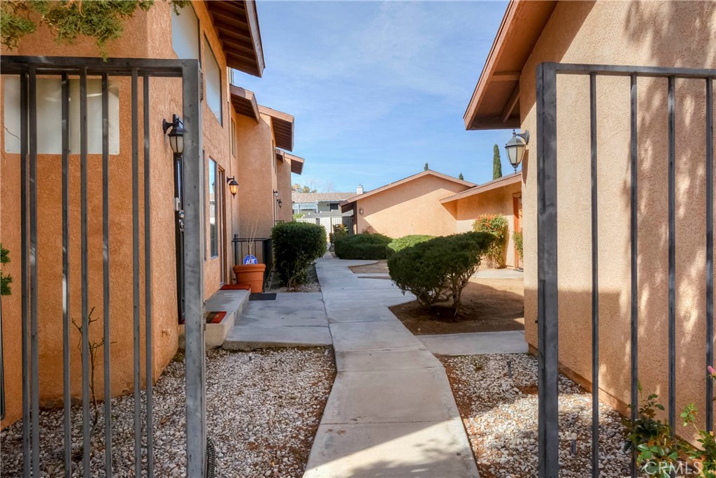 16462 Kalo Road Apple Valley, CA 92307 - Photo 12 of 46