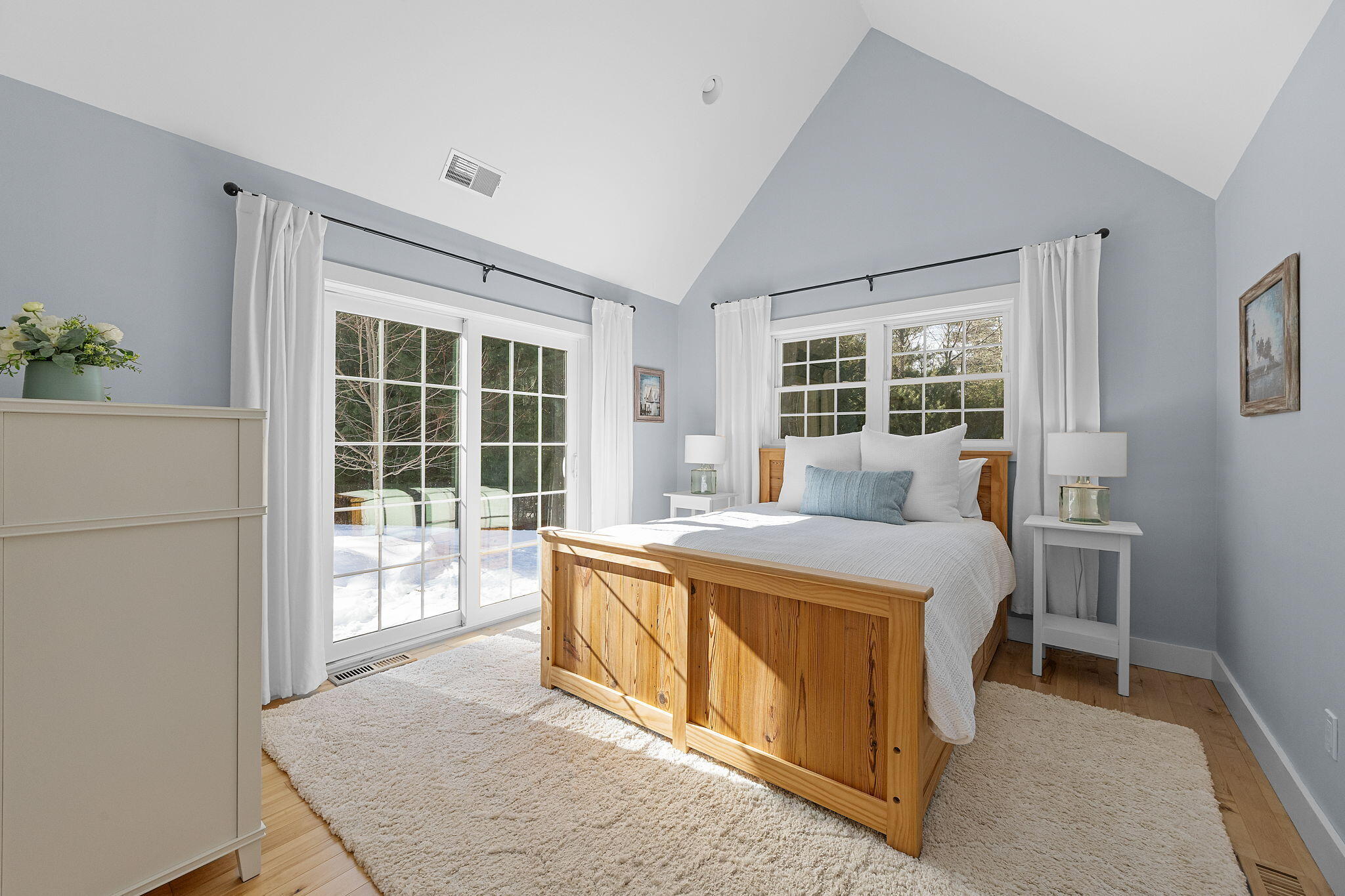 174 Cross Neck Road Marion, MA 02738 - Photo 19 of 41 a very nice looking room with a large window