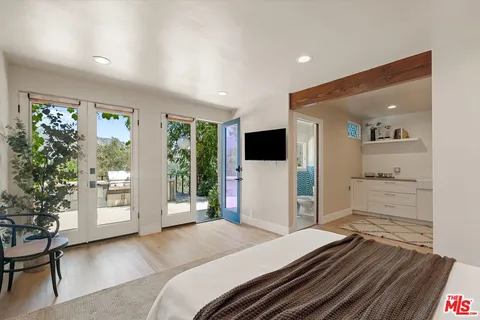 $3,995,000 | 2700 Glendower Avenue, Los Angeles, CA 90027