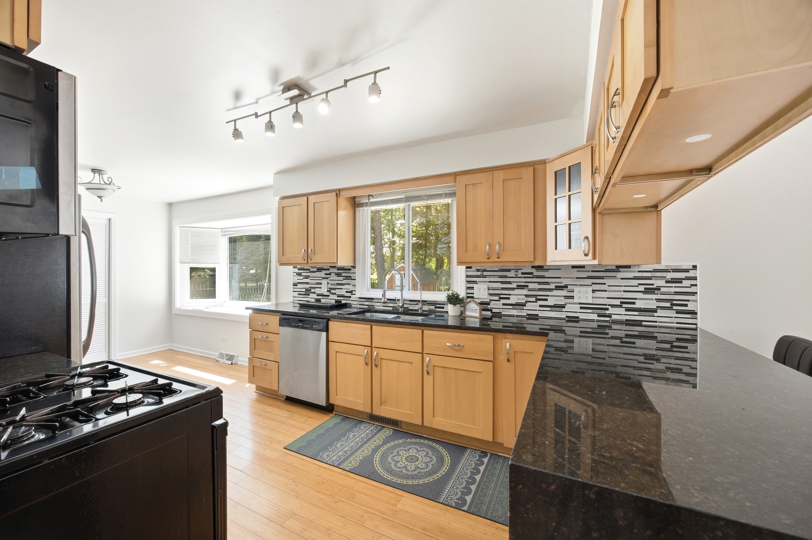 904 Chippewa Drive Elgin, IL 60120 - Photo 8 of 34
