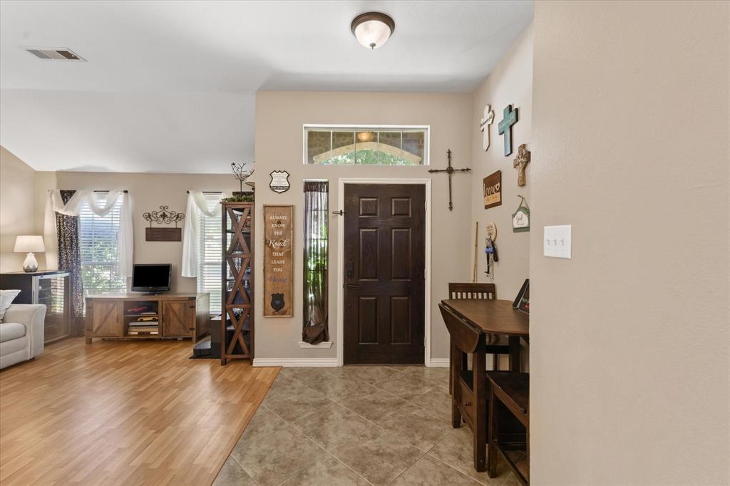 3101 Blake Street Corinth, TX 76210 - Photo 4 of 26